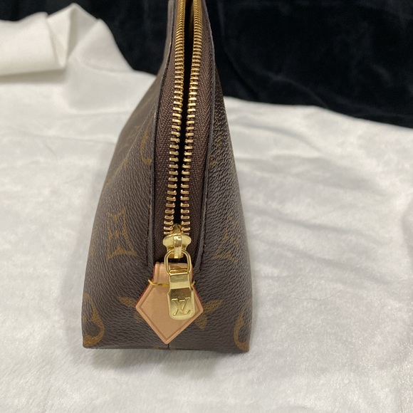 Louis Vuitton monogram cosmetic pouch - Picture 4 of 11